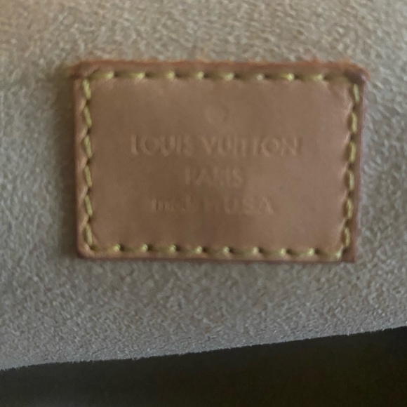 LOUIS VUITTON Manhattan Bag! Great pre-loved condition! - Picture 3 of 11